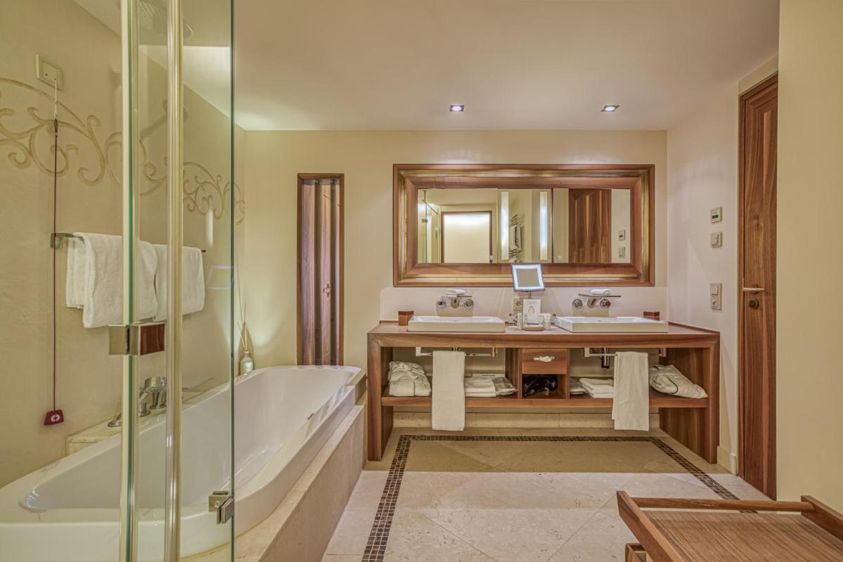Ein Badezimmer in der Unterkunft Wald & Schlosshotel Friedrichsruhe