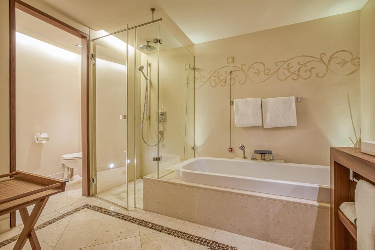Ein Badezimmer in der Unterkunft Wald & Schlosshotel Friedrichsruhe