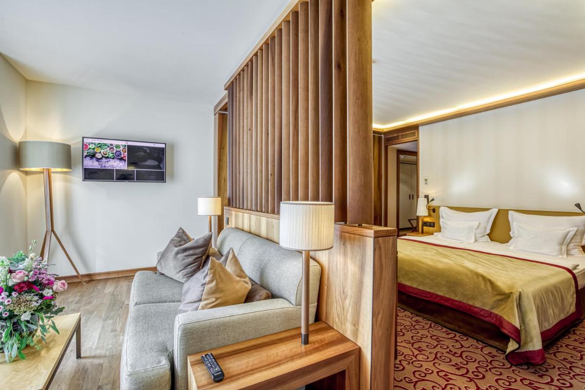Ein Bett oder Betten in einem Zimmer der Unterkunft Wald & Schlosshotel Friedrichsruhe