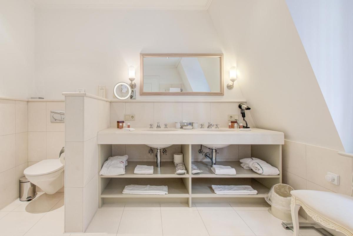 Ein Badezimmer in der Unterkunft Wald & Schlosshotel Friedrichsruhe