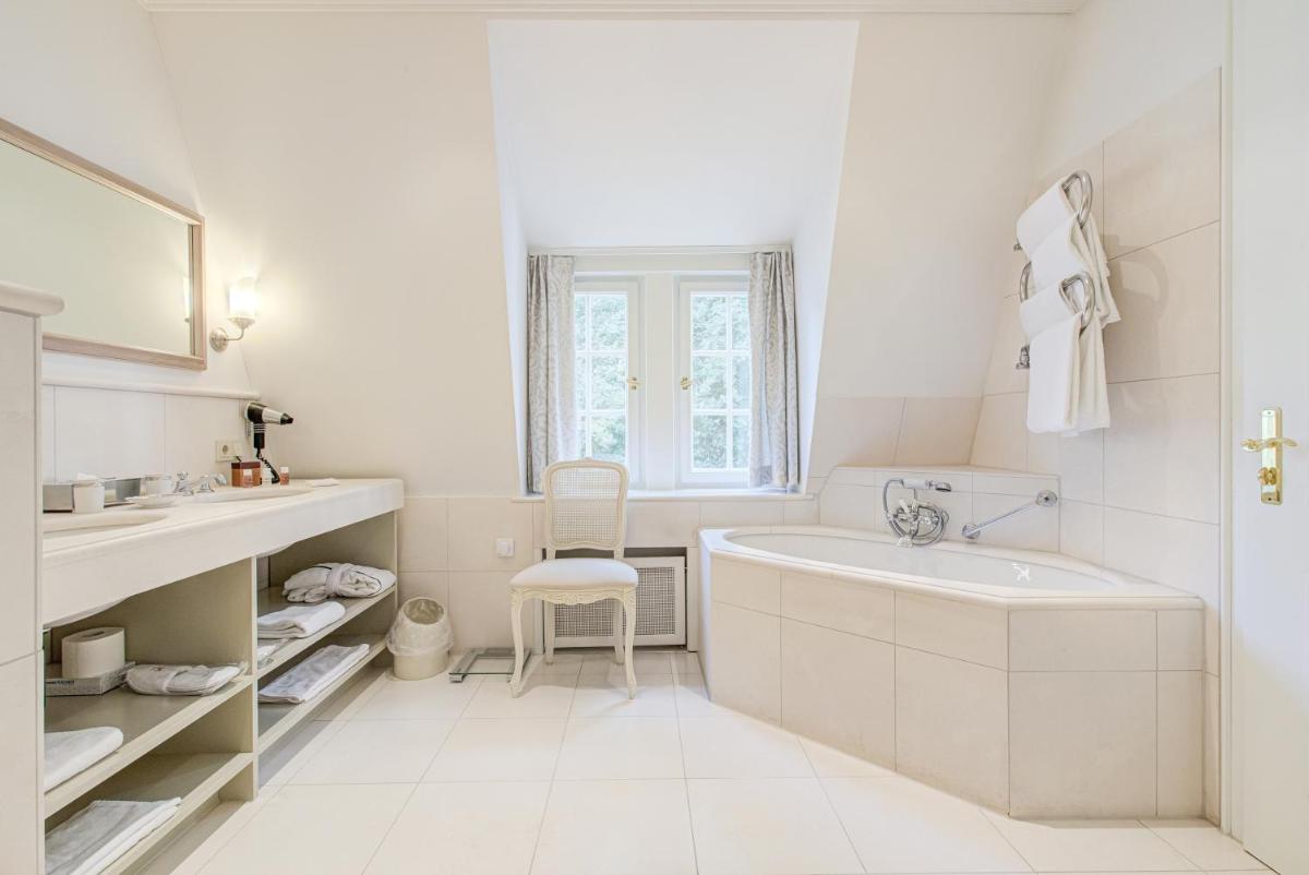 Ein Badezimmer in der Unterkunft Wald & Schlosshotel Friedrichsruhe