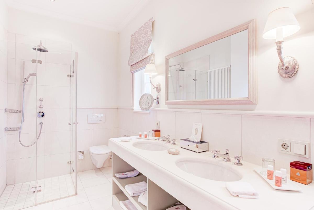 Ein Badezimmer in der Unterkunft Wald & Schlosshotel Friedrichsruhe
