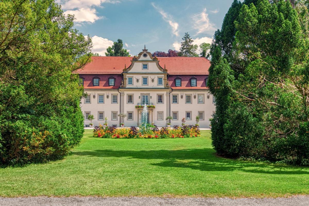 Ein Garten an der Unterkunft Wald & Schlosshotel Friedrichsruhe