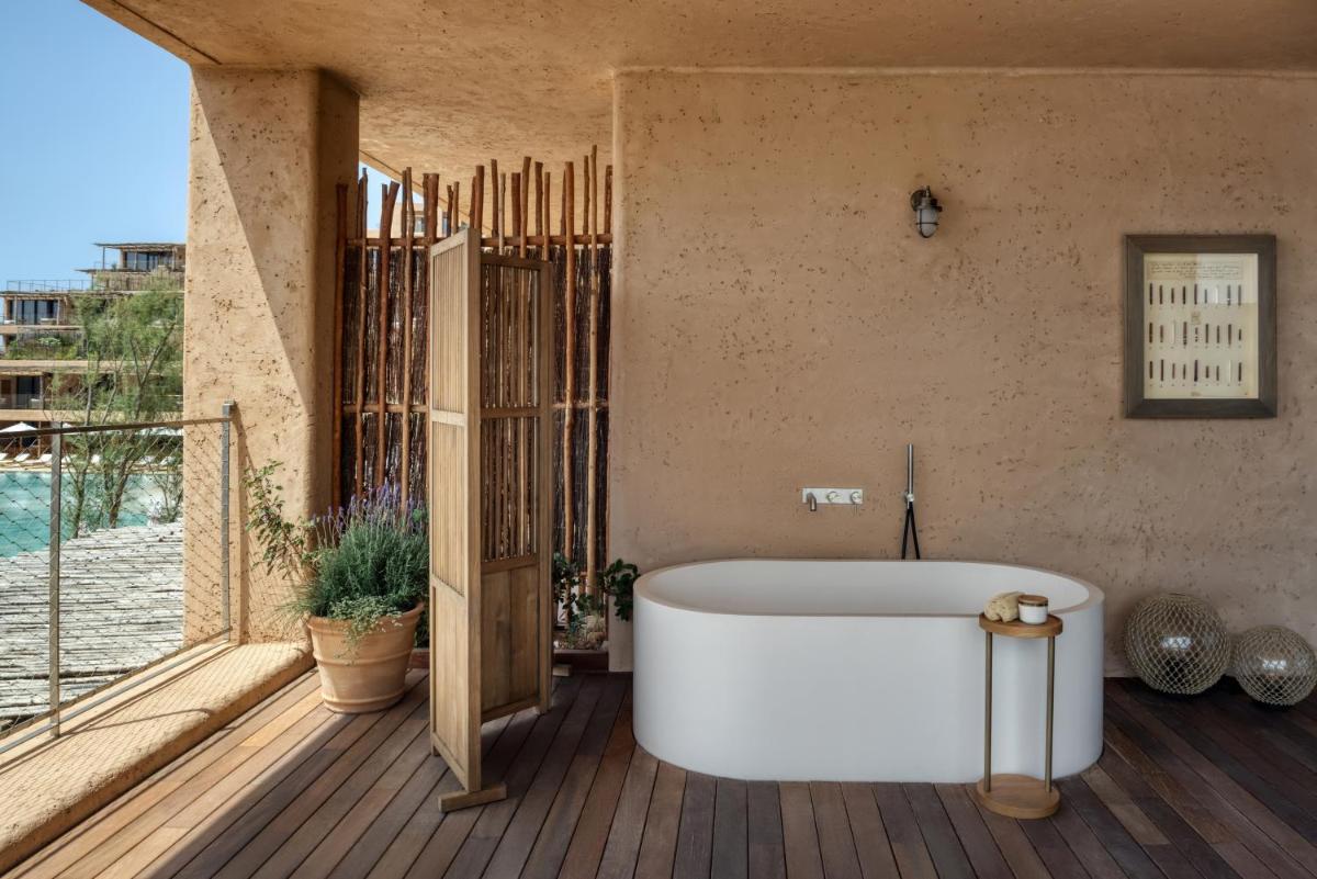 Un balcón o terraza de Six Senses Ibiza