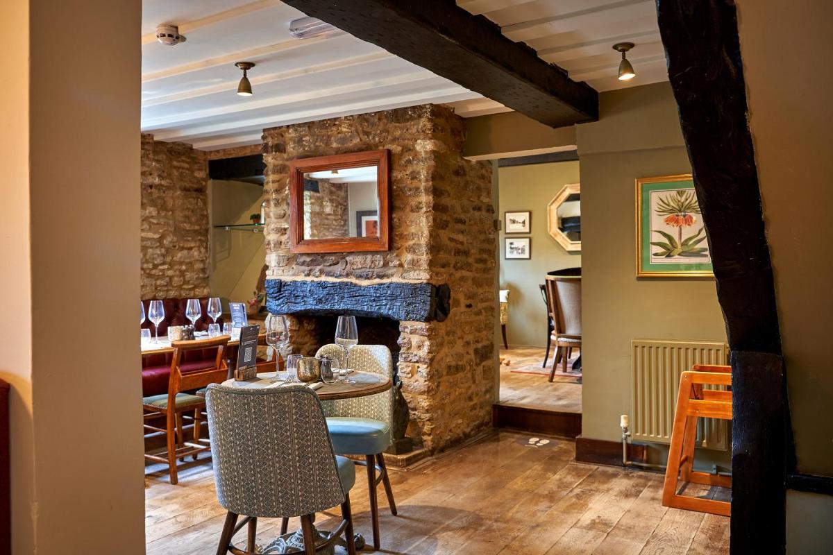 The Horse And Groom Inn - Housity