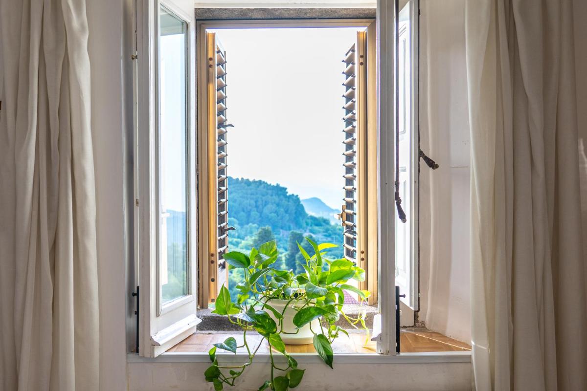 Dolmen House - Housity