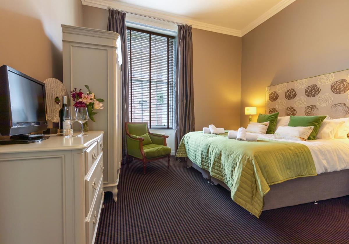 The Edinburgh Address - Castle View Apartment - Housity
