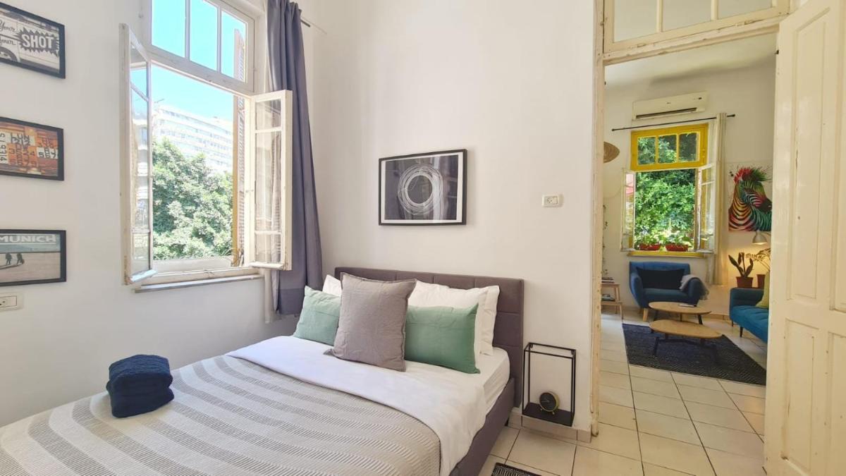 Bugrashov Beach Apartment with Balcony - Hizvo