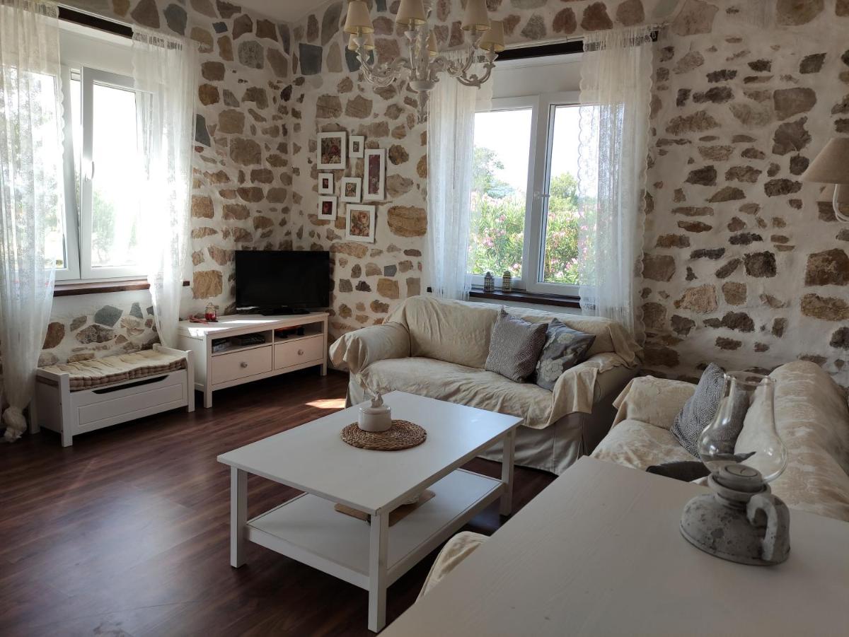 The Stone House - Housity