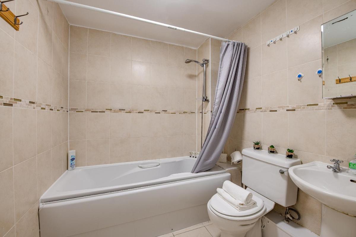 Cosy STAYCATION & Port & Families and Contractors - Housity