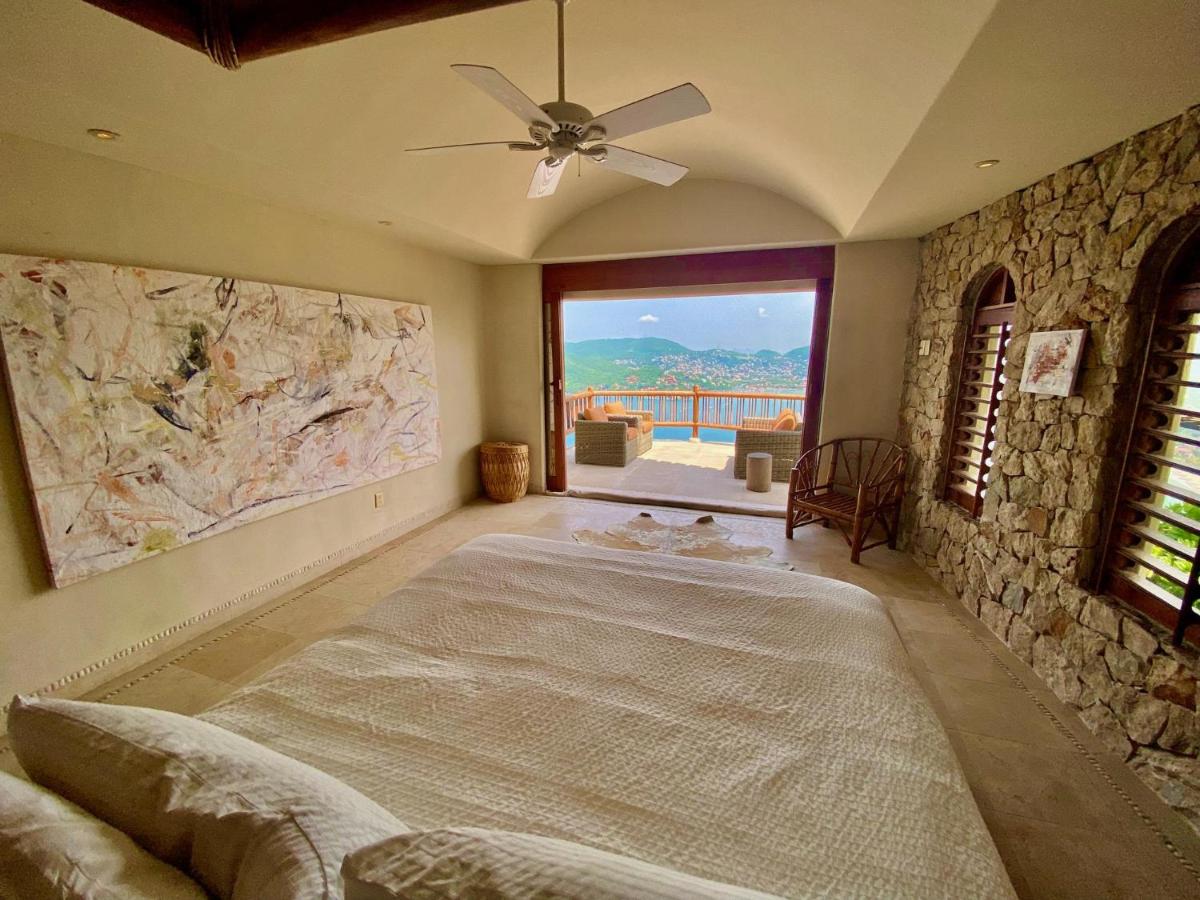 Casa Rumi - Stunning Views of Zihua Bay in Exclusive Cerro del Vigia - Housity
