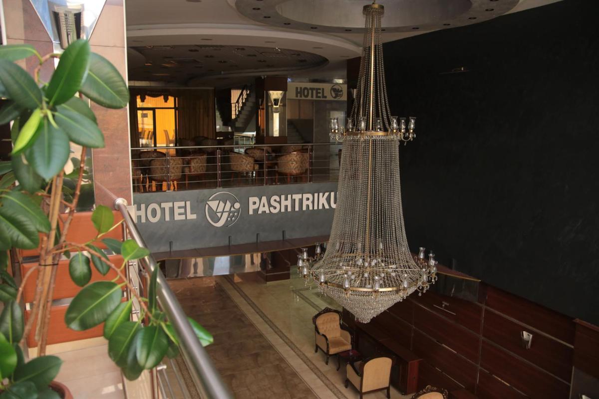 Hotel Pashtriku - Housity
