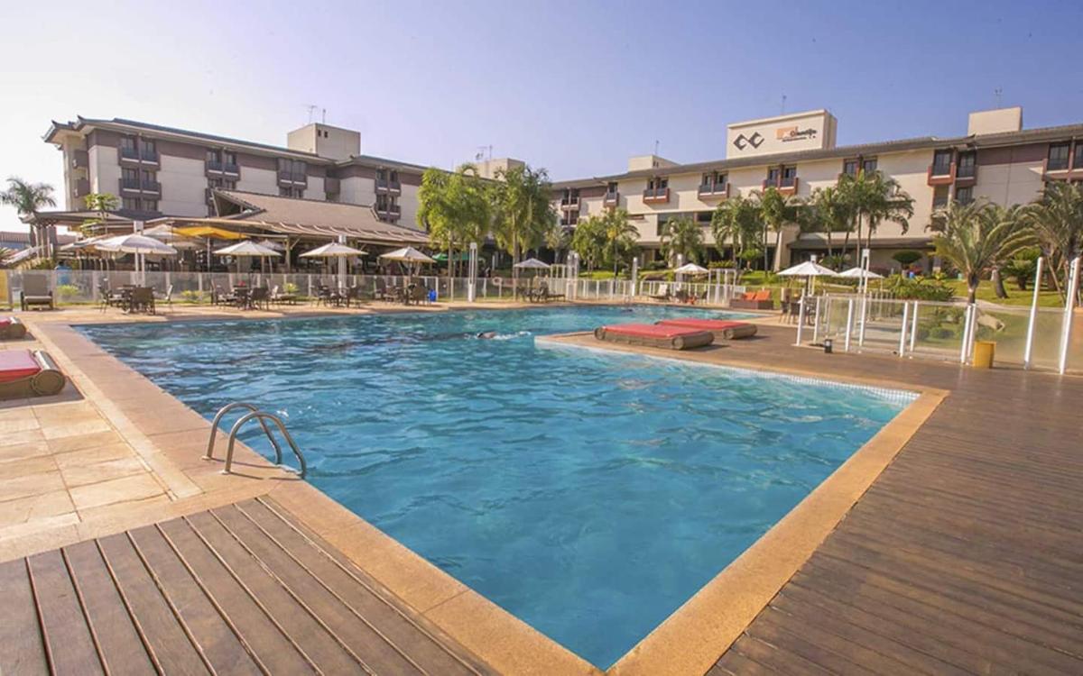 Flat no Life Resort a Beira Lago - Housity