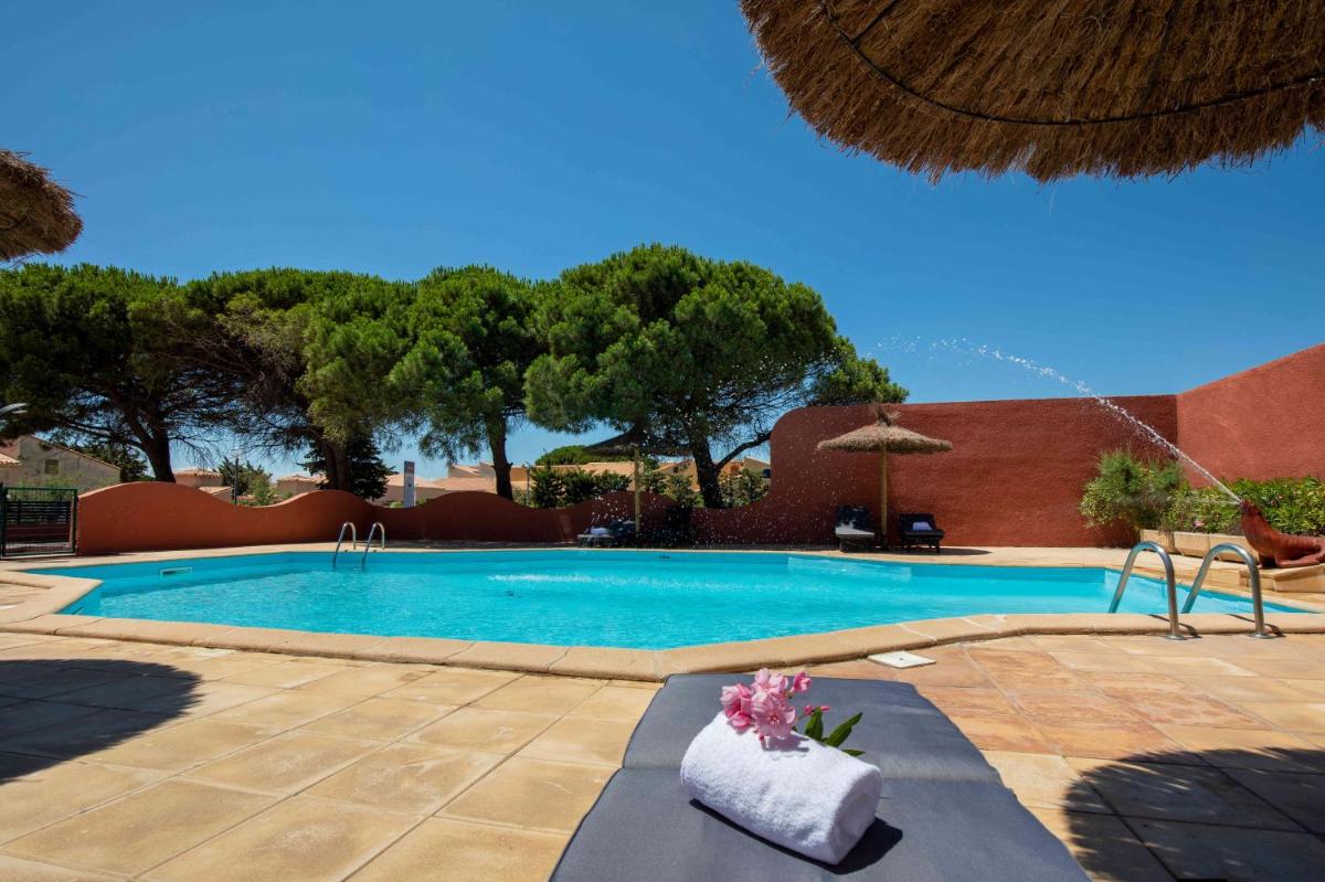Piscine de l'établissement Relax'Otel & Spa, Le Barcarès ou située à proximité
