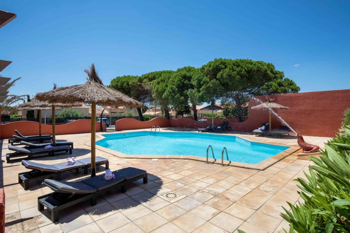 Piscine de l'établissement Relax'Otel & Spa, Le Barcarès ou située à proximité