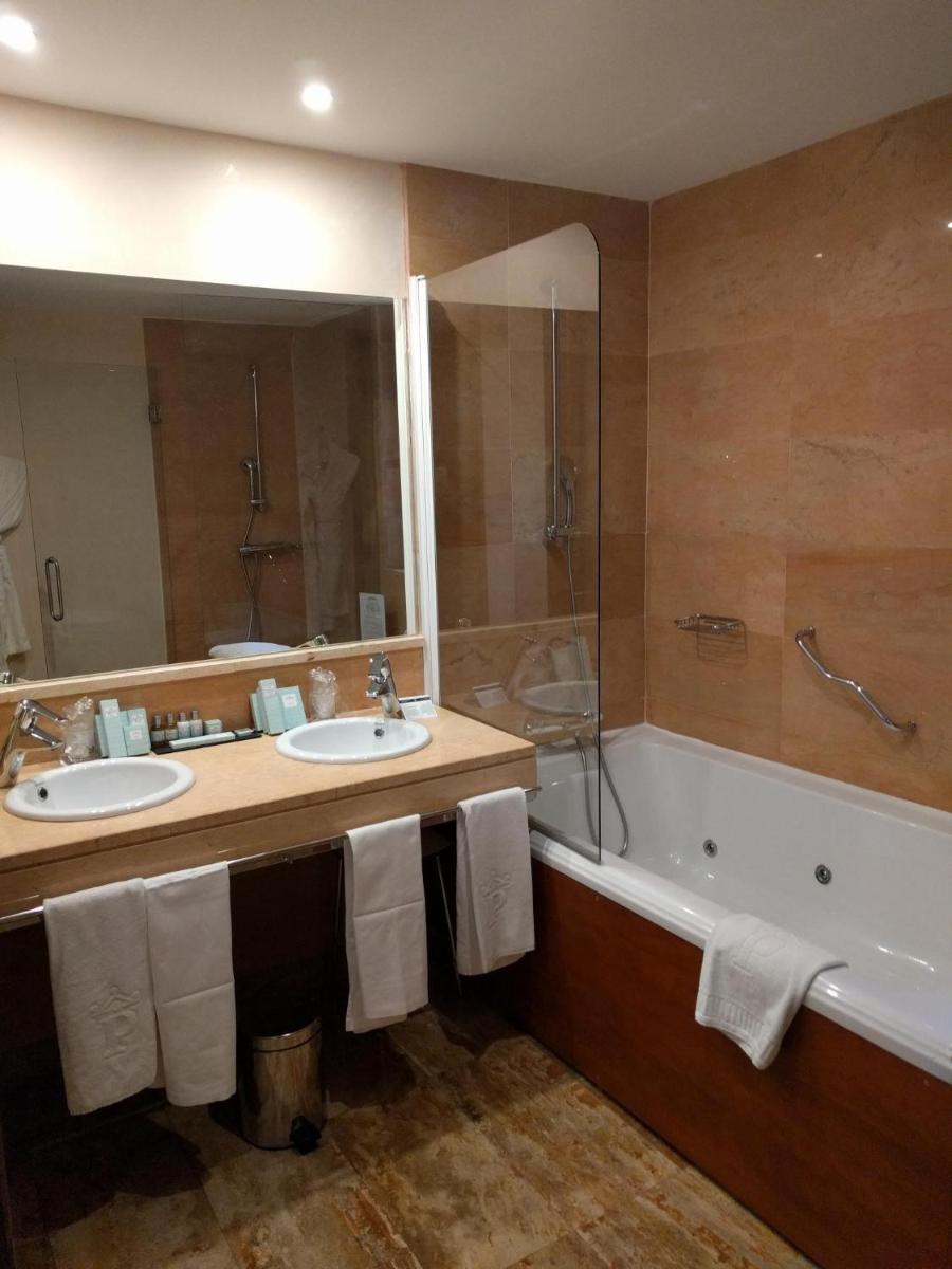 Un baño de Parador de Lorca