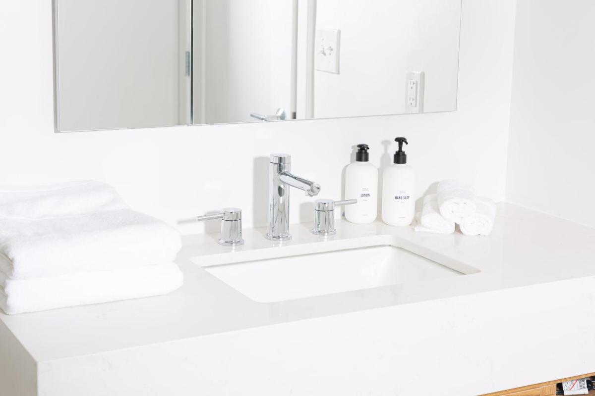 WhyHotel by Placemakr, Union Market - Housity