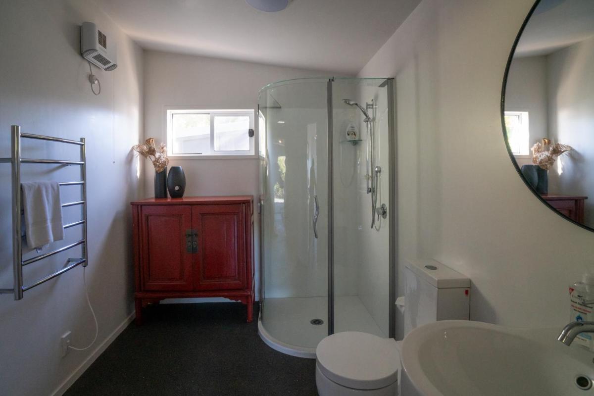 Perfect Stranger Oasis - Housity