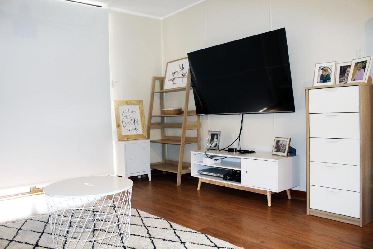 Investigator Beach Breeze Apartments U2 - Housity