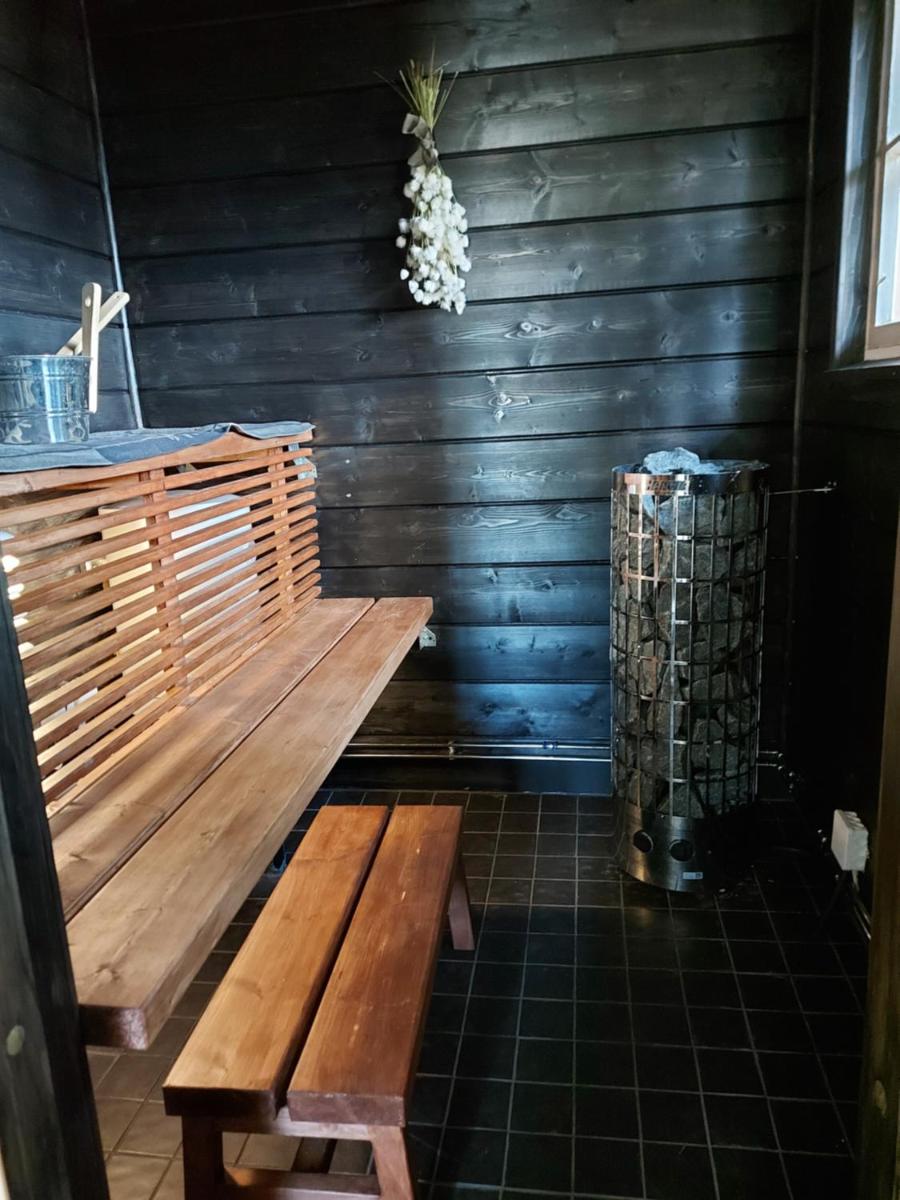 Hurmaava vierasmaja lammen rannalla - Housity