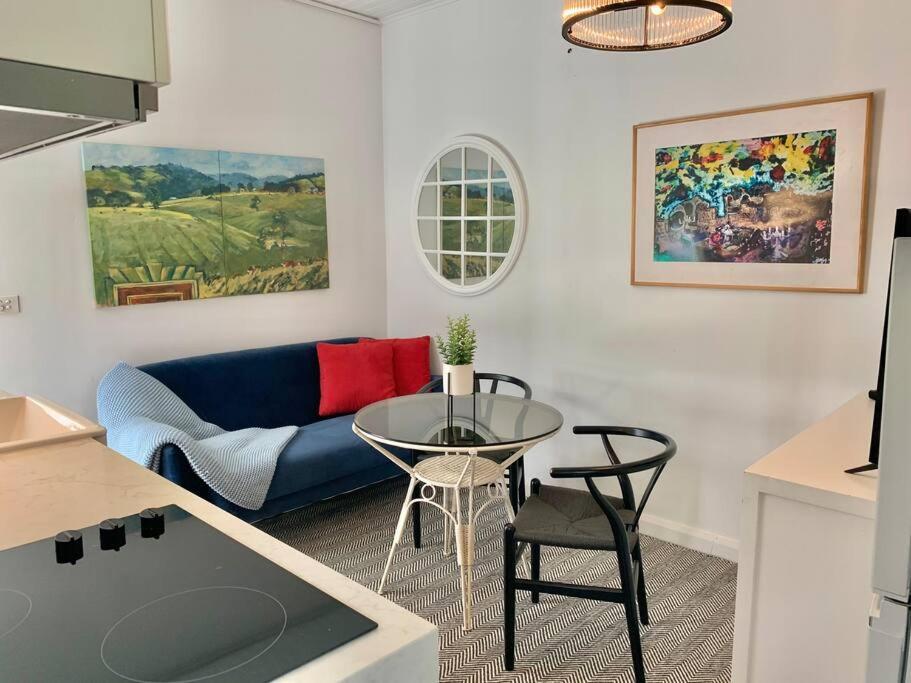 Stylish Private Studio, Close to Beach, WIFI, Parking - Housity
