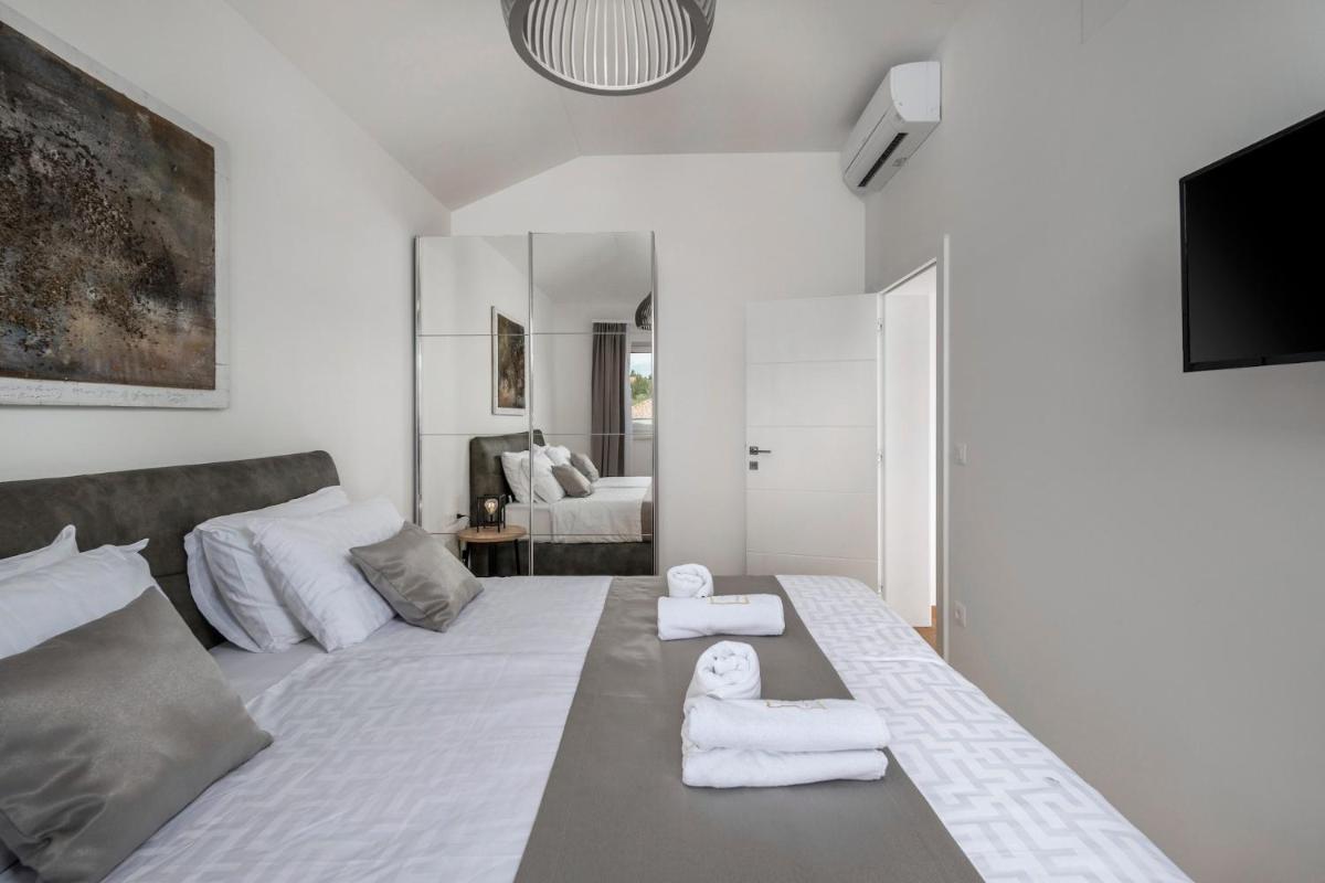 Beautiful Villa Golden Olive - Housity