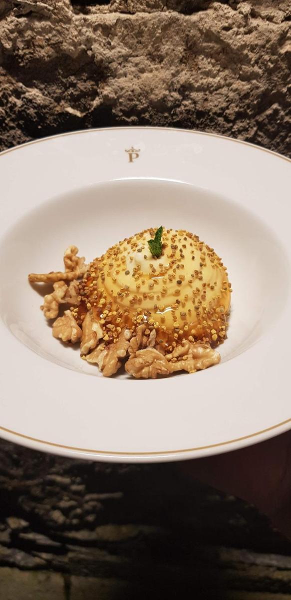 Comida en o cerca de este hotel