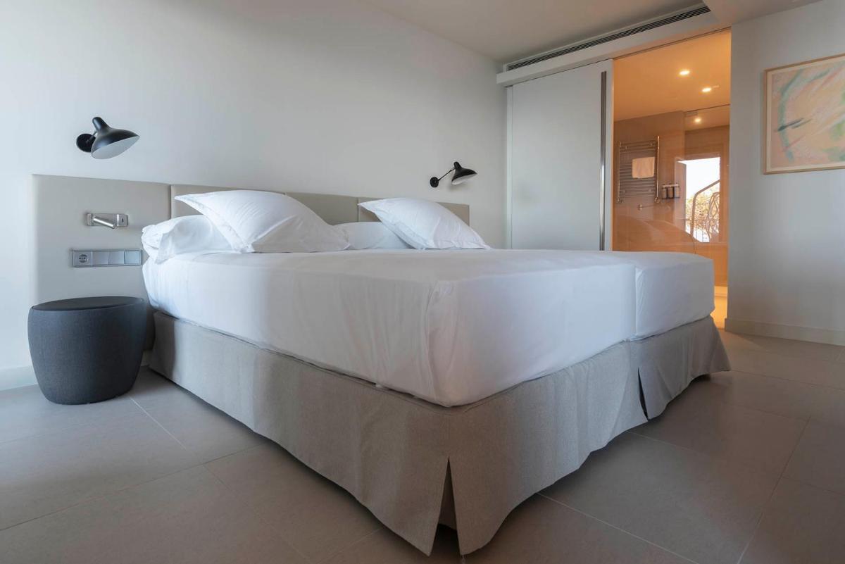 Cama o camas de una habitación en Parador de Aiguablava