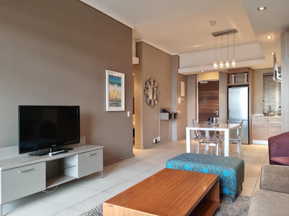Suitetrails - Crystal Towers Luxury Apartments by Century City Letting