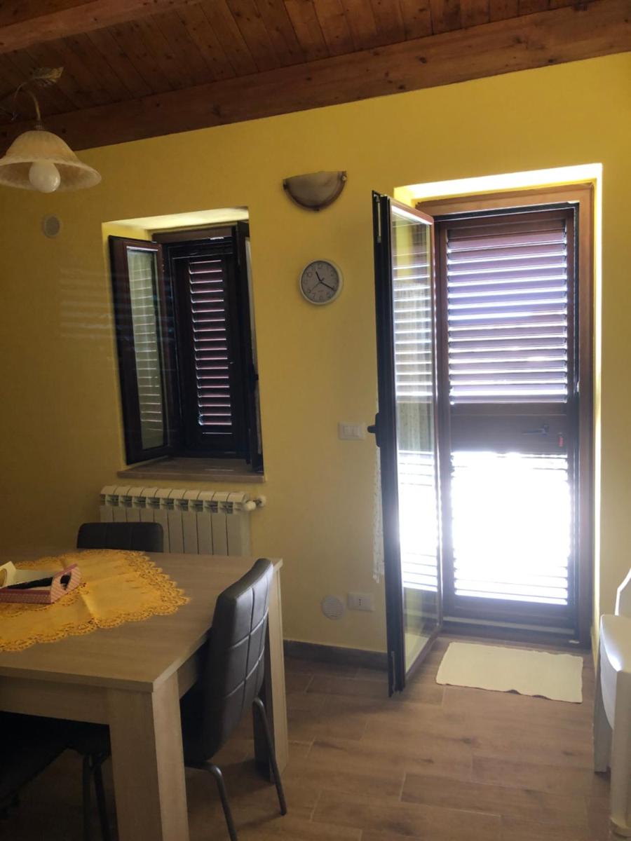 Basicò un balcone sul mare-Casa I CARRUGGI- Case vacanza Sicilia&Toscana- - Housity