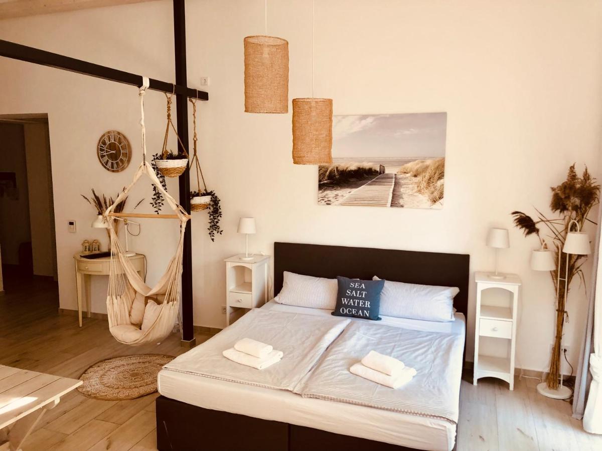 GartenLoft mit Outdoor Whirlpool und Garten - Housity