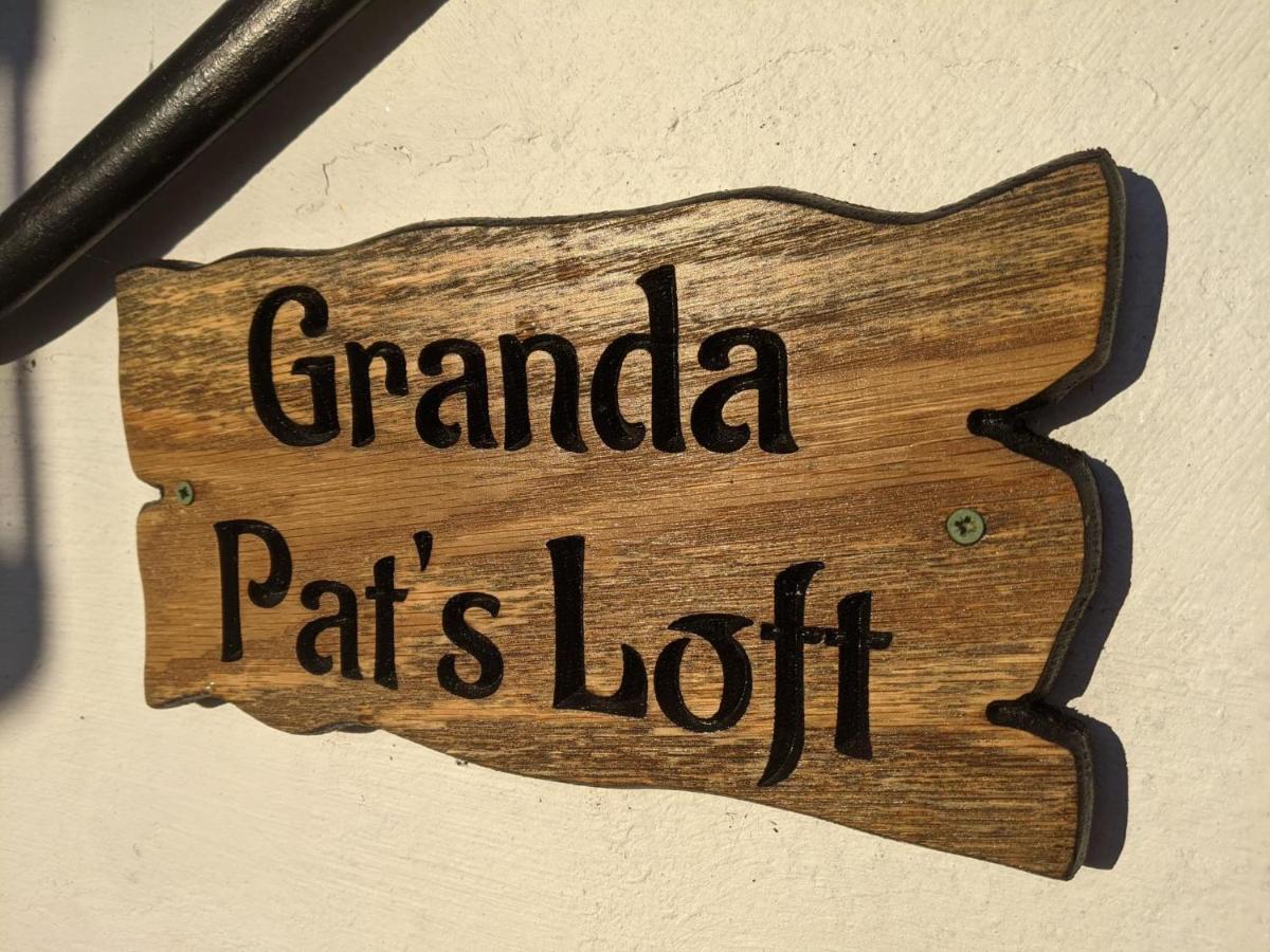 Granda Pat's Loft - Housity