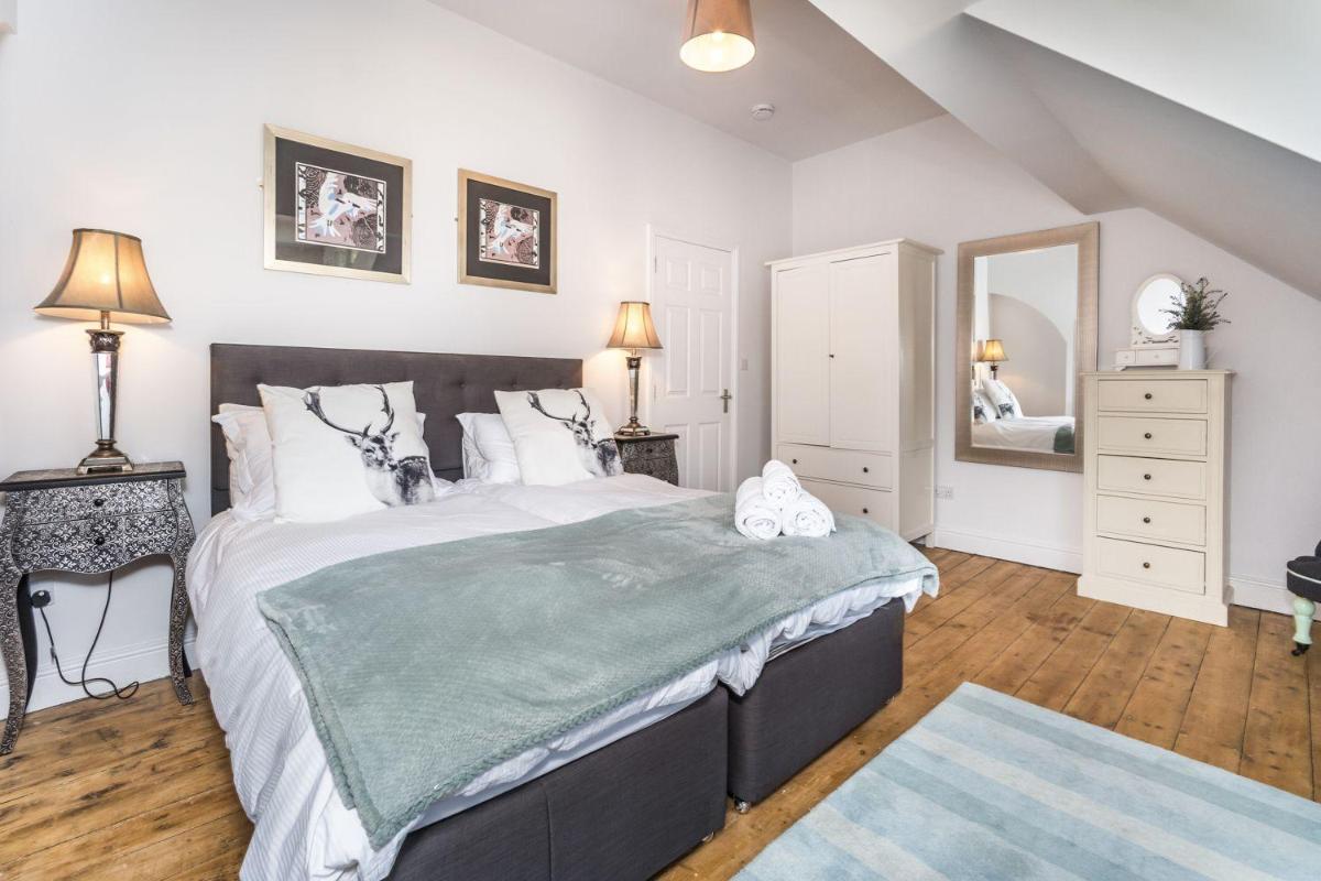 7 The Townhouse - Housity