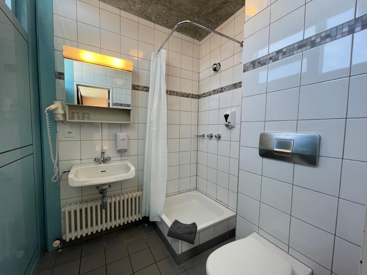 Geneva Hostel - Housity
