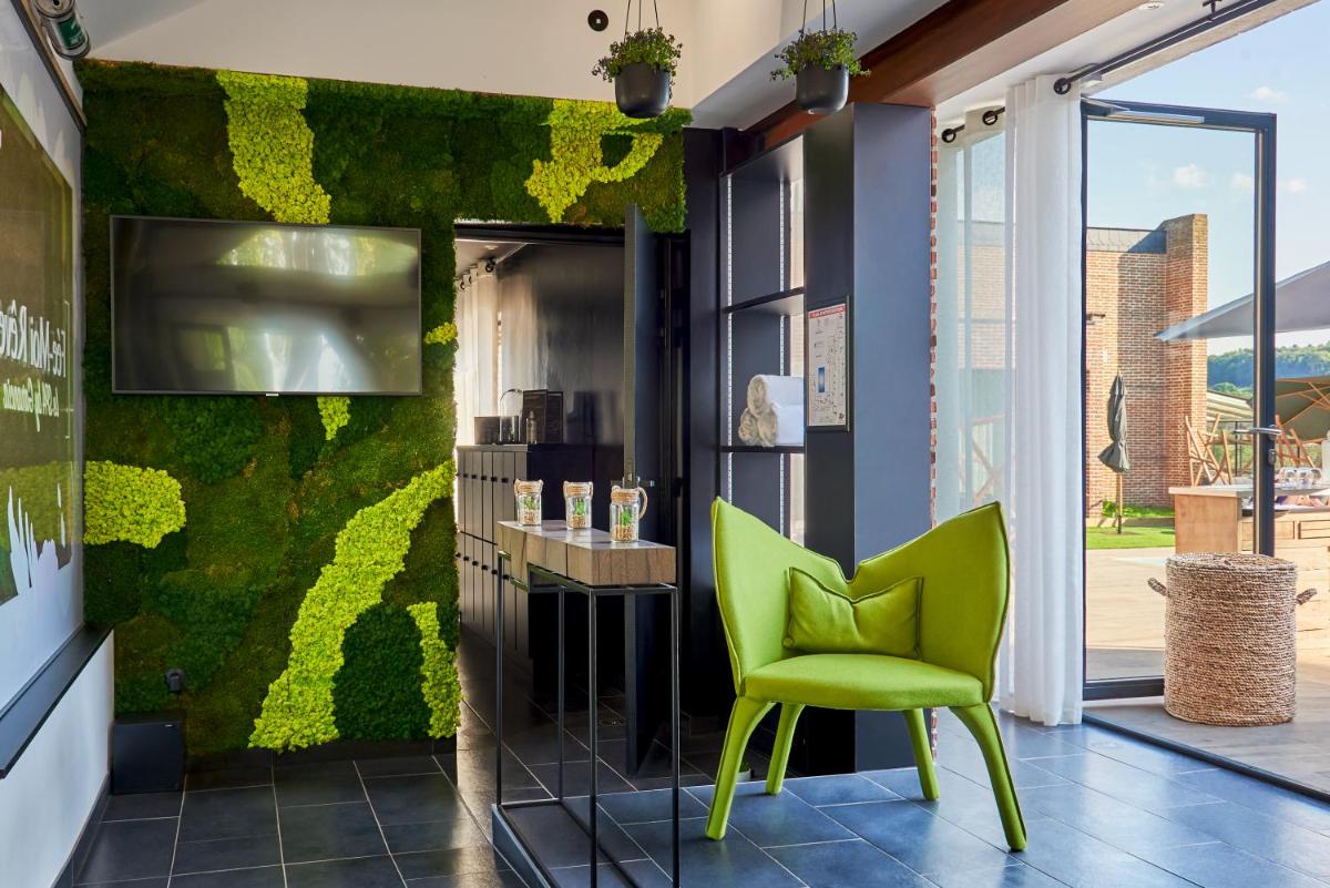 Cuisine ou kitchenette dans l'établissement Les Jardins de Coppélia