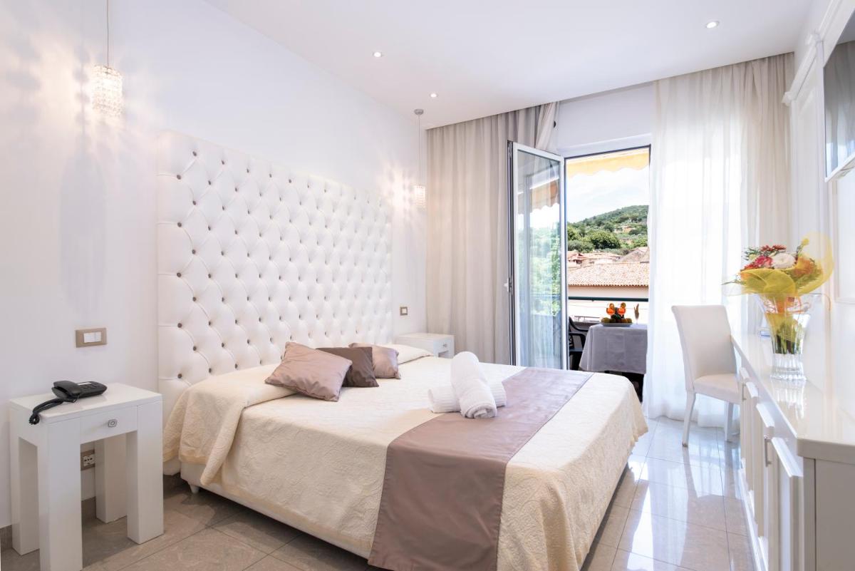 Platani Hotel - Housity