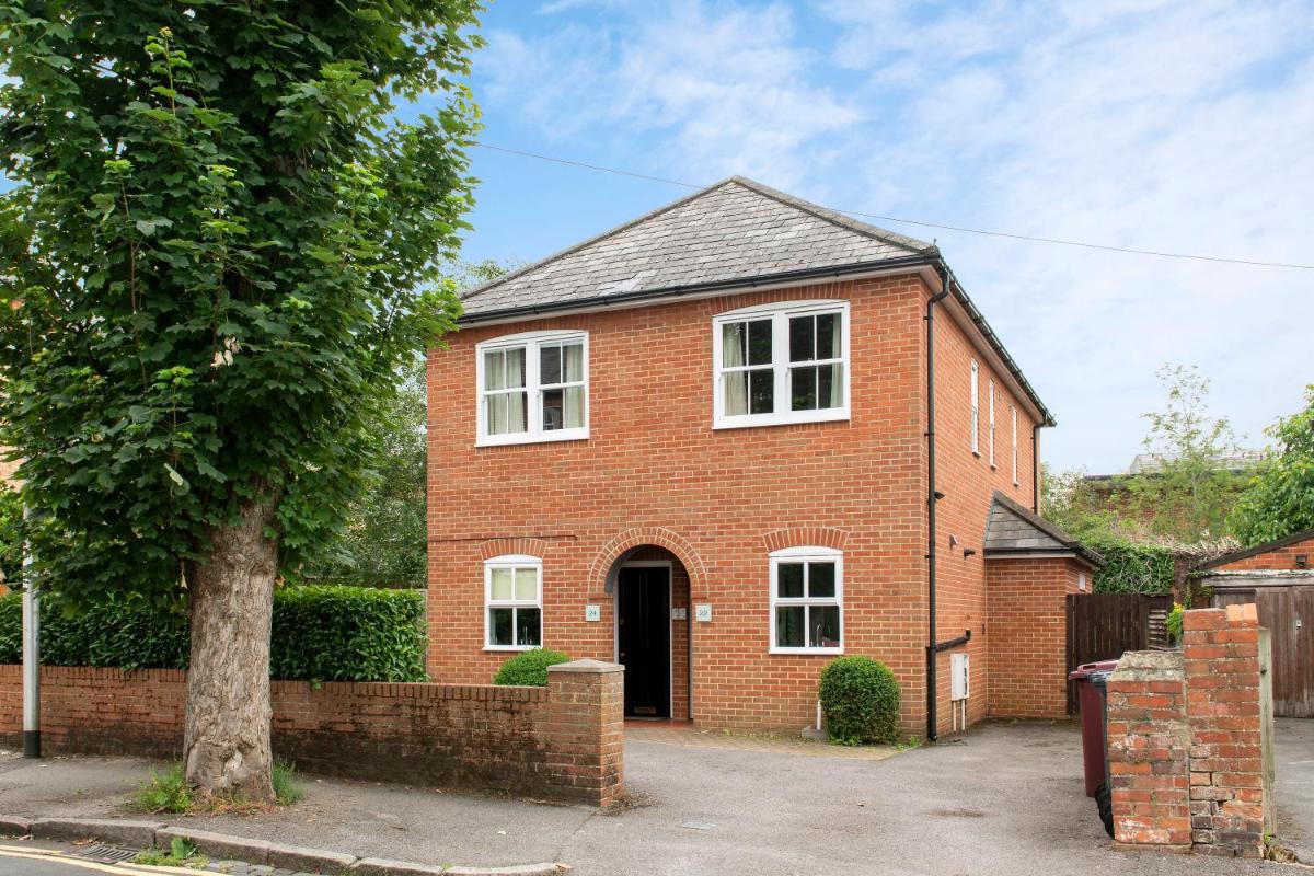 SACO Reading Castle Crescent - Housity