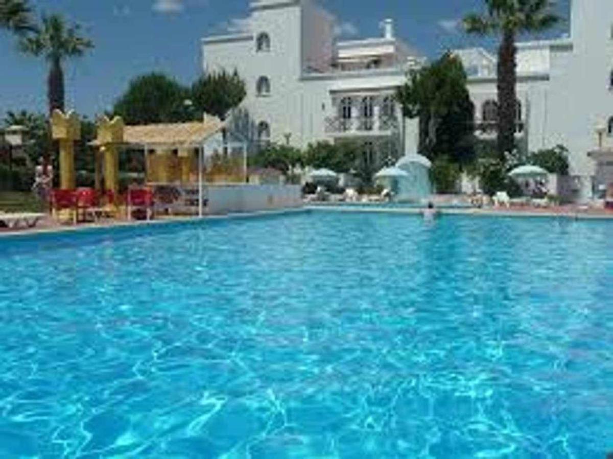 Small cozy flat by the pool and by the sea - Housity
