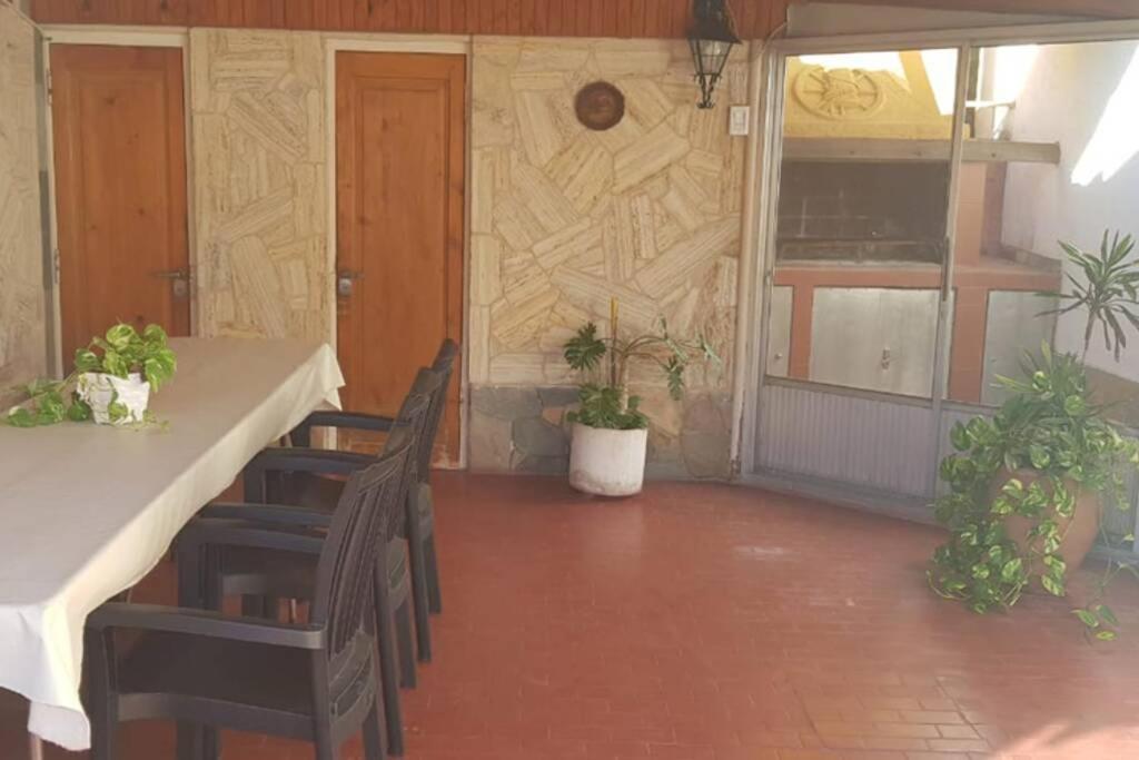 Casona LA FLORIDA con parque y pileta, a una cuadra del río - Housity