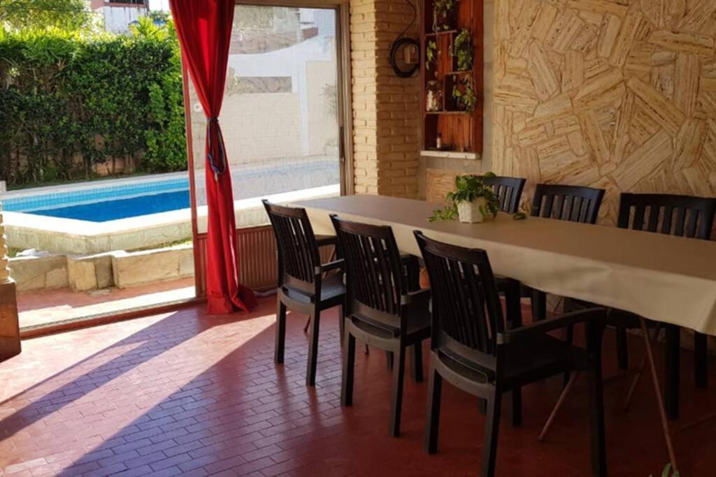 Casona LA FLORIDA con parque y pileta, a una cuadra del río - Housity