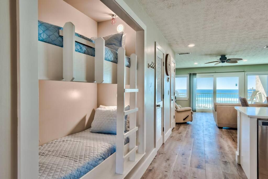 Seafarer, Gulf Front Condo, Right on the Beach - Hizvo