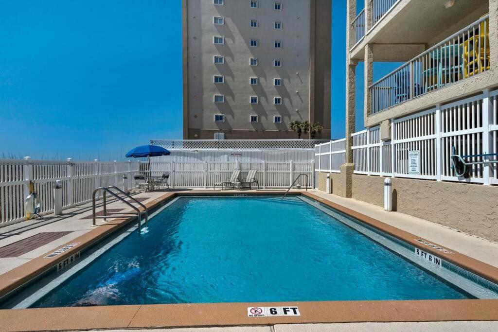 Seafarer, Gulf Front Condo, Right on the Beach - Hizvo
