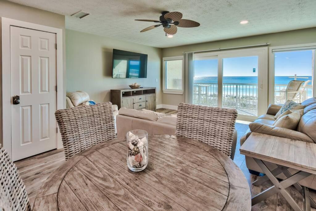 Seafarer, Gulf Front Condo, Right on the Beach - Housity