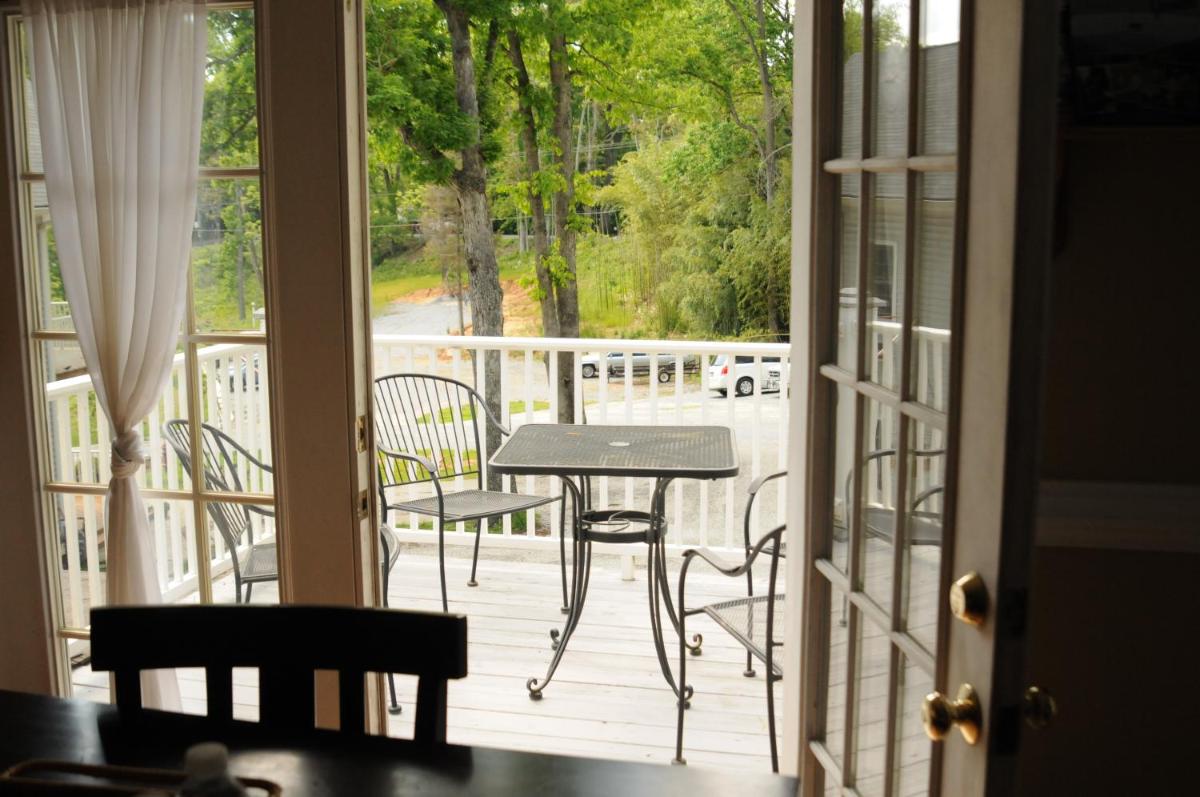 Acorn Hill Lodge and Spa - Housity