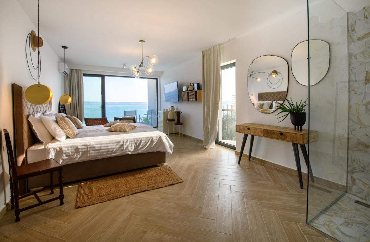 Gallery Luxury Suites & Rooms-Only Adults - Housity