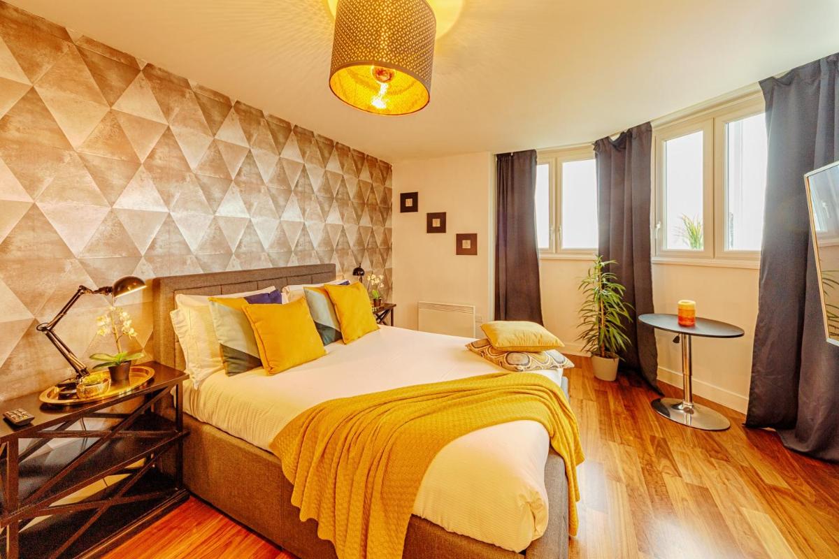 Luxury 9ine Broad street Apartments, Beautiful City View, Public parking, - Housity
