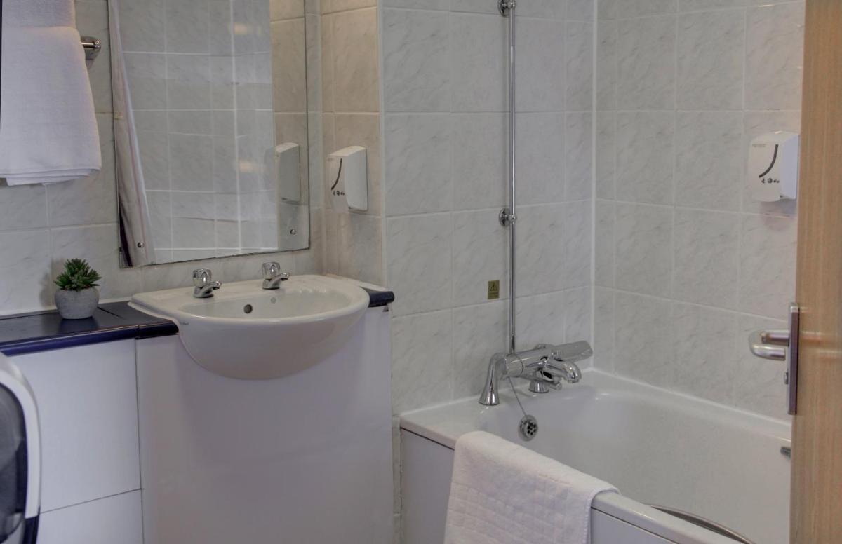 Embassy Hotel, Gateshead Newcastle, Sure Hotel Collection by Best Western - Housity