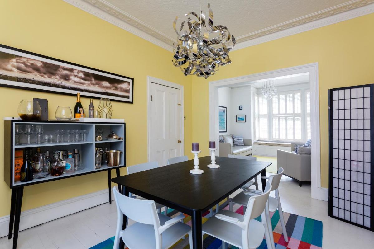 Veeve - Sunshine Yellows in Balham - Housity