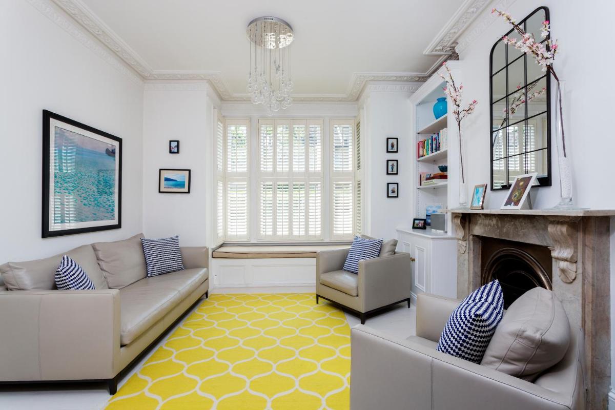 Veeve - Sunshine Yellows in Balham - Housity