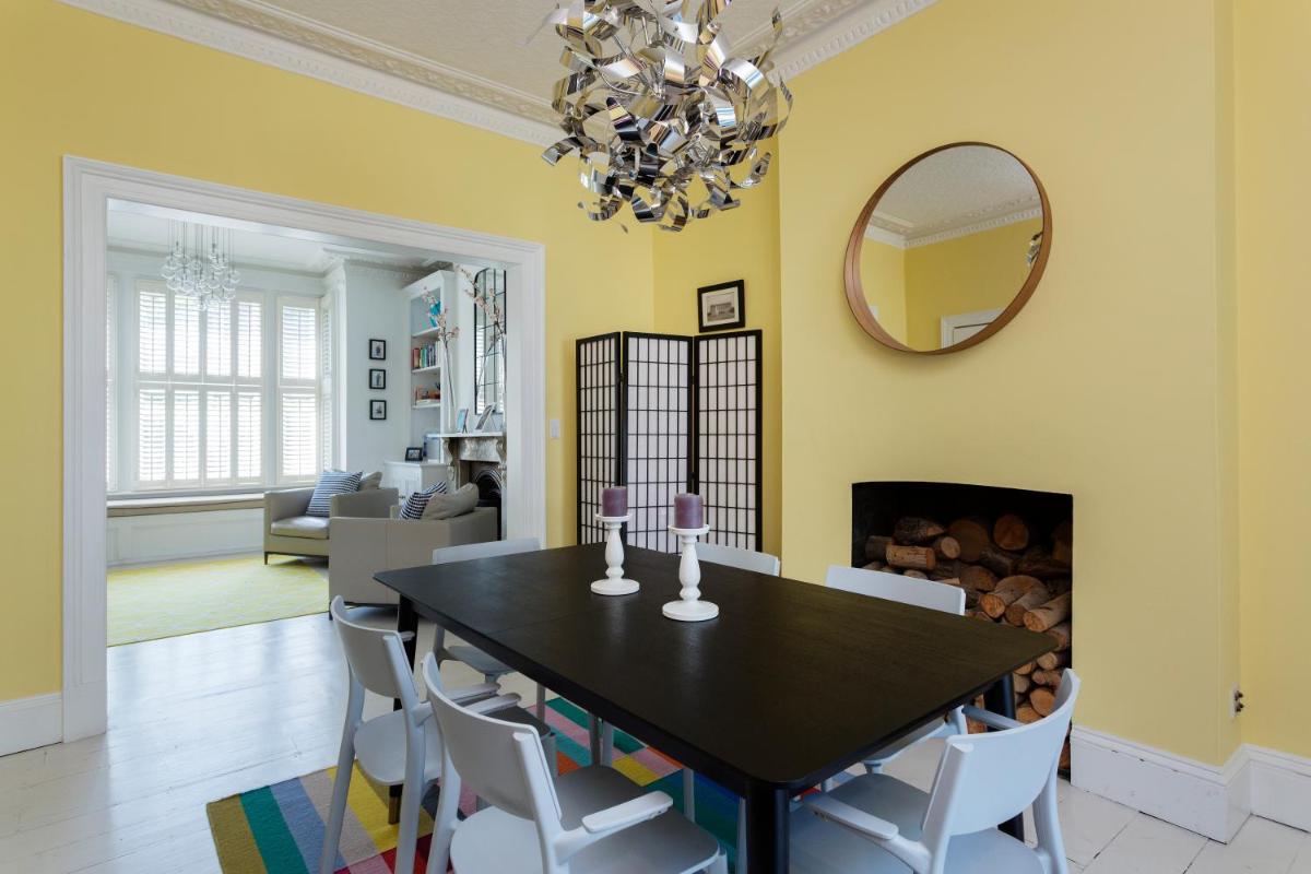 Veeve - Sunshine Yellows in Balham - Housity